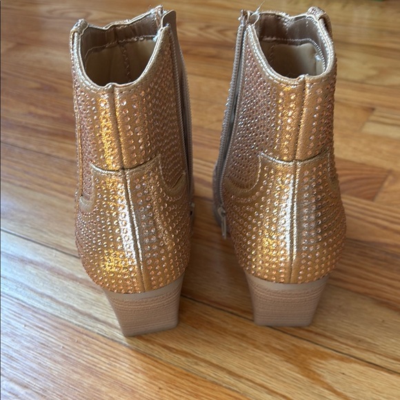 Studded Tan Ankle Boots NWT in Box - Picture 4 of 7